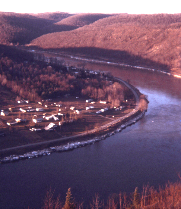 River bend through the mountains